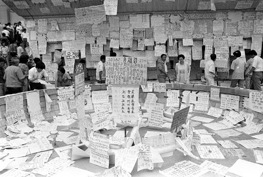 Corea del Sud: quando la televisione riunì migliaia di famiglie separate da&nbsp;decenni